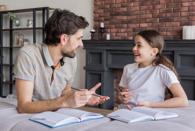 تعليم الطفل آداب الحوار: 5 خطوات بسيطة
