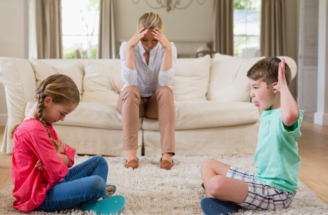 كيف تتعامل مع السلوكيات غير اللائقة للأطفال؟